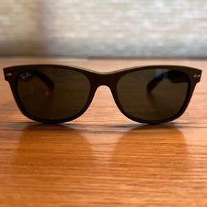Ray Ban New Wayfarer Sunglasses- rb2132